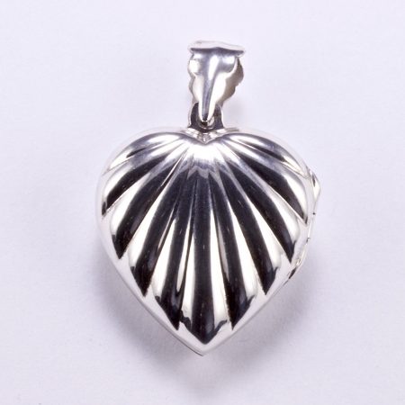 Ezüst kinyitható szív alakú medál "23x34"
