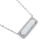   Ezüst fehér opál, körben cirkónia köves medál lánccal